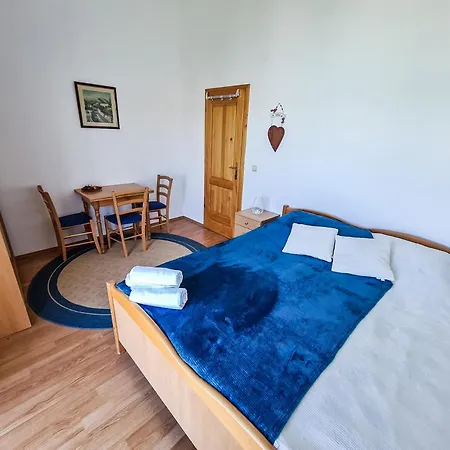 Hrastov Apartman *