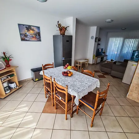 Hrastov Apartment *
