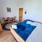 Hrastov Apartamento *