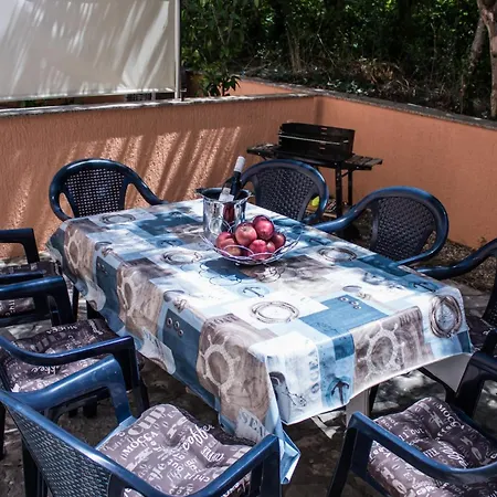 Hrastov Apartamento